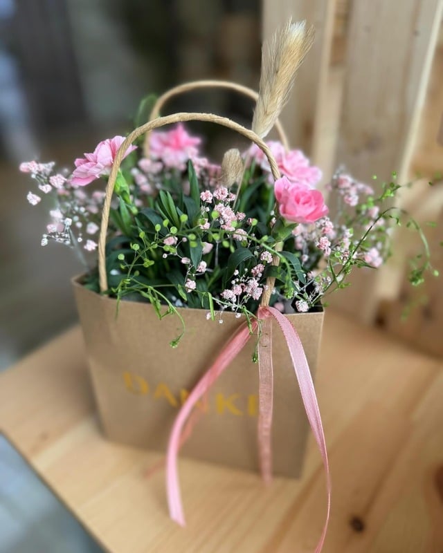 Sweets and small gifts from Blütenwerk Freistadt flower shop
